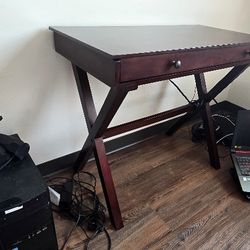 Lift Desk With Cool Features 