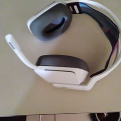 LOGITECH G WIRELESS LIGHT UP GAMING HEADPHONES