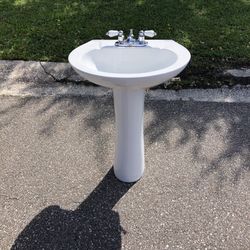 Pedestal sink