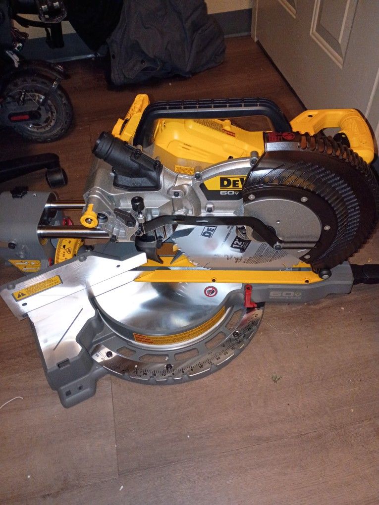 DEWALT Sierra de inglete deslizante de doble bisel de 20 V MAX XR de 12 pulgadas, inalámbrica, solo herramienta (DCS785B)