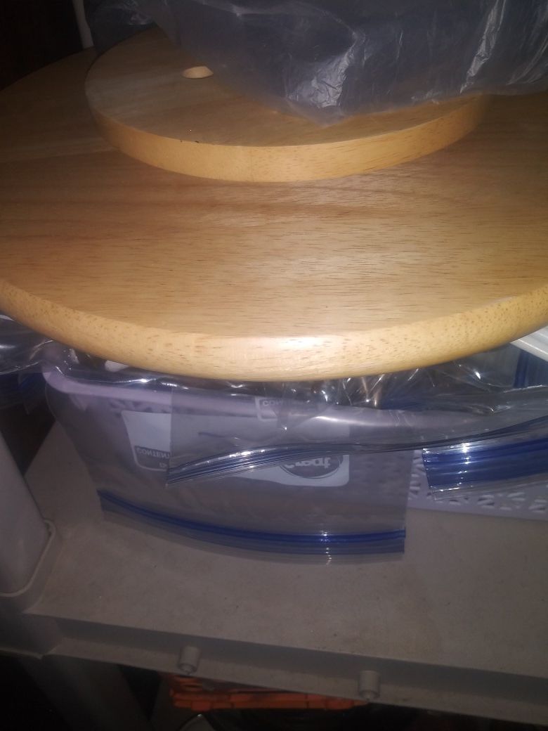 Spinning cake plate $8