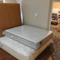 Sealy Queen Mattress And Box Spring 