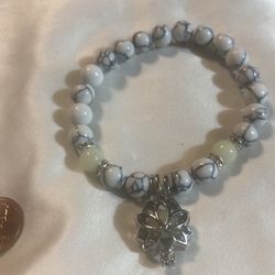 Crystal Howlite Stretchy Bracelet With Charm 