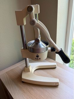 (PENDING) Manual juicer
