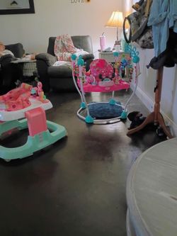 Baby Minnie mouse bouncer (NOT WALKER)