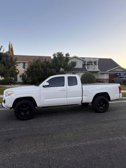 16 Toyota Tacoma SR