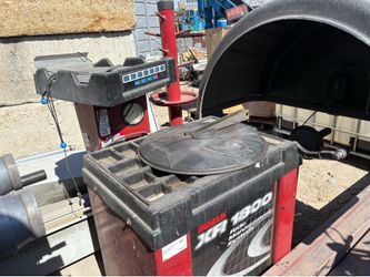 Tire balancing machine and  rotor turning lathe