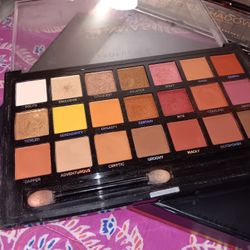 Colorful Eyeshadow PALETTES USE 