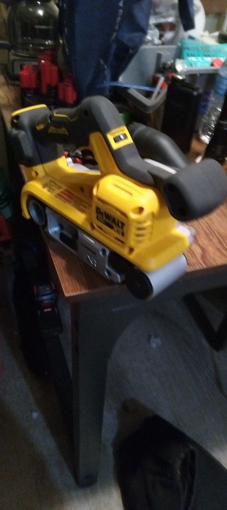 DEWALT XR 20-Vt Brushless Variable Speed Belt Cordless Sander