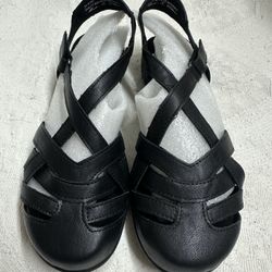 Easy Street Women's 9M Garrett Black Faux Leather Closed Toe Strappy Sandal 