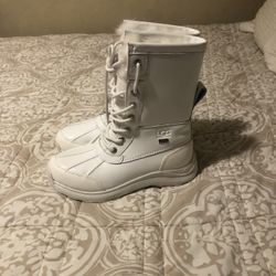 Ugg Women Boots Size 5 Us 