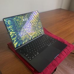 💻 MacBook Air M3 (2024) – 13” | 16GB RAM | 256GB SSD | Excellent Condition