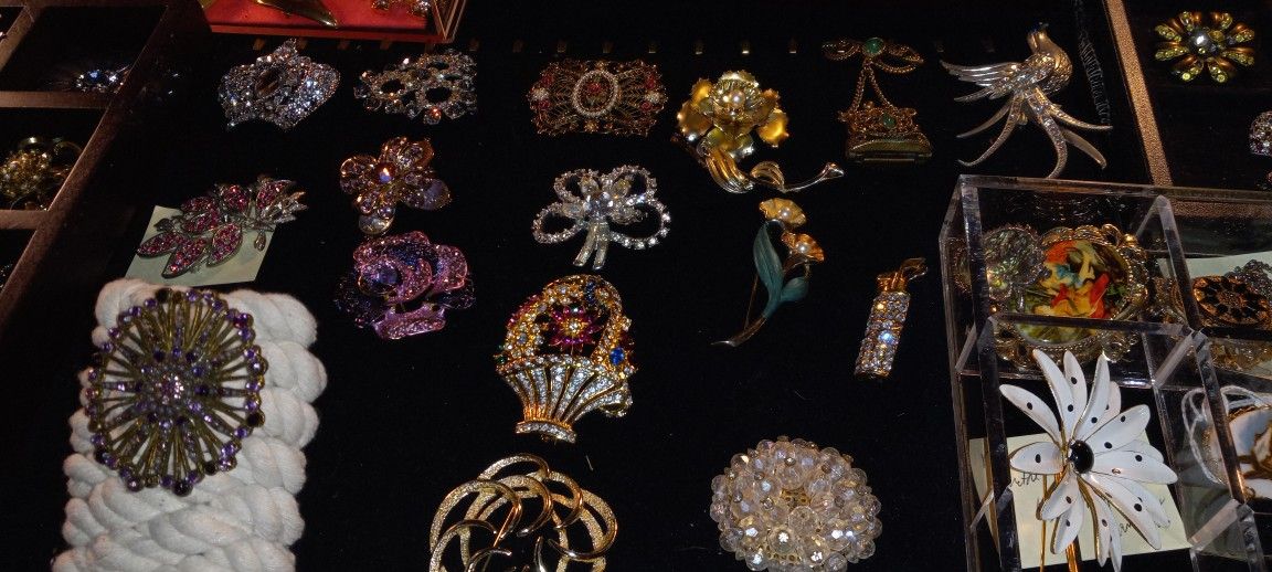Brooches Brooches Brooches