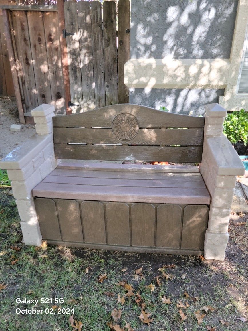 Out Side Kids Storage Bench