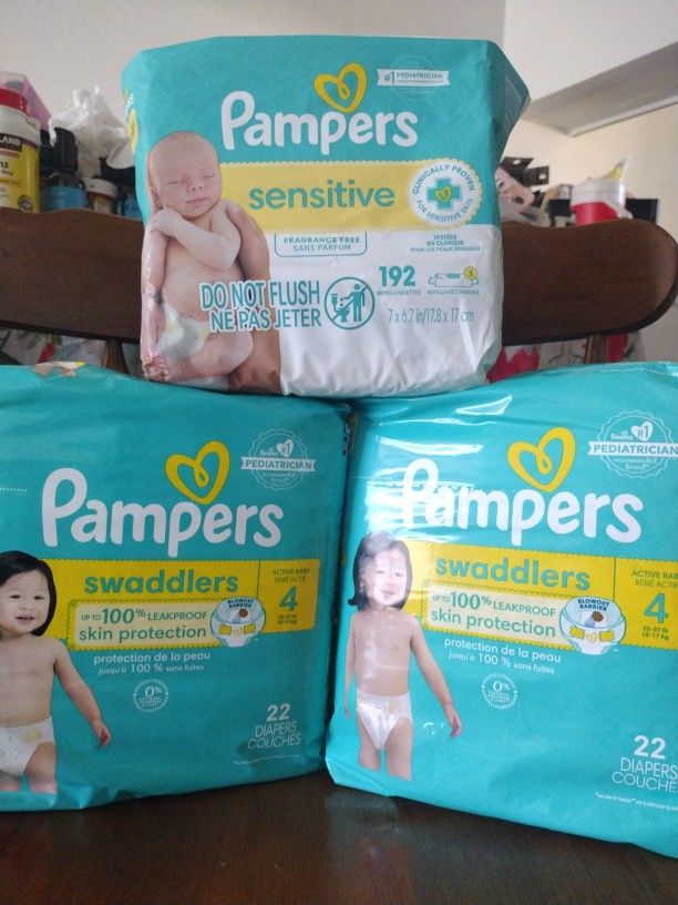 Dos Bolsas De Pamper Y Una De Wipes Por $24