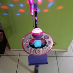 VTECK KID STAR KARAOKE MACHINE. LIKE NEW.IT MAKES GREAT CHRISTMAS GIFT