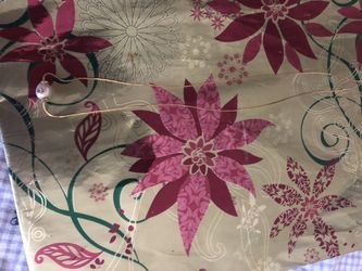 A necklace 14k gold with a charm pearl and diamond