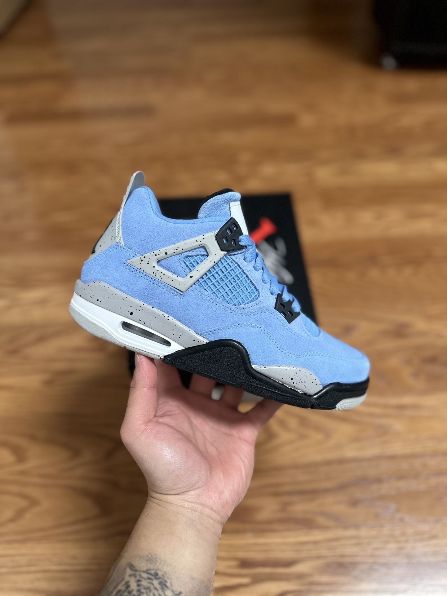 Nike Air Jordan Retro 4 University Blue Size 5.5Y