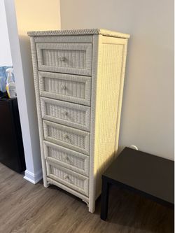 Dresser white good condition