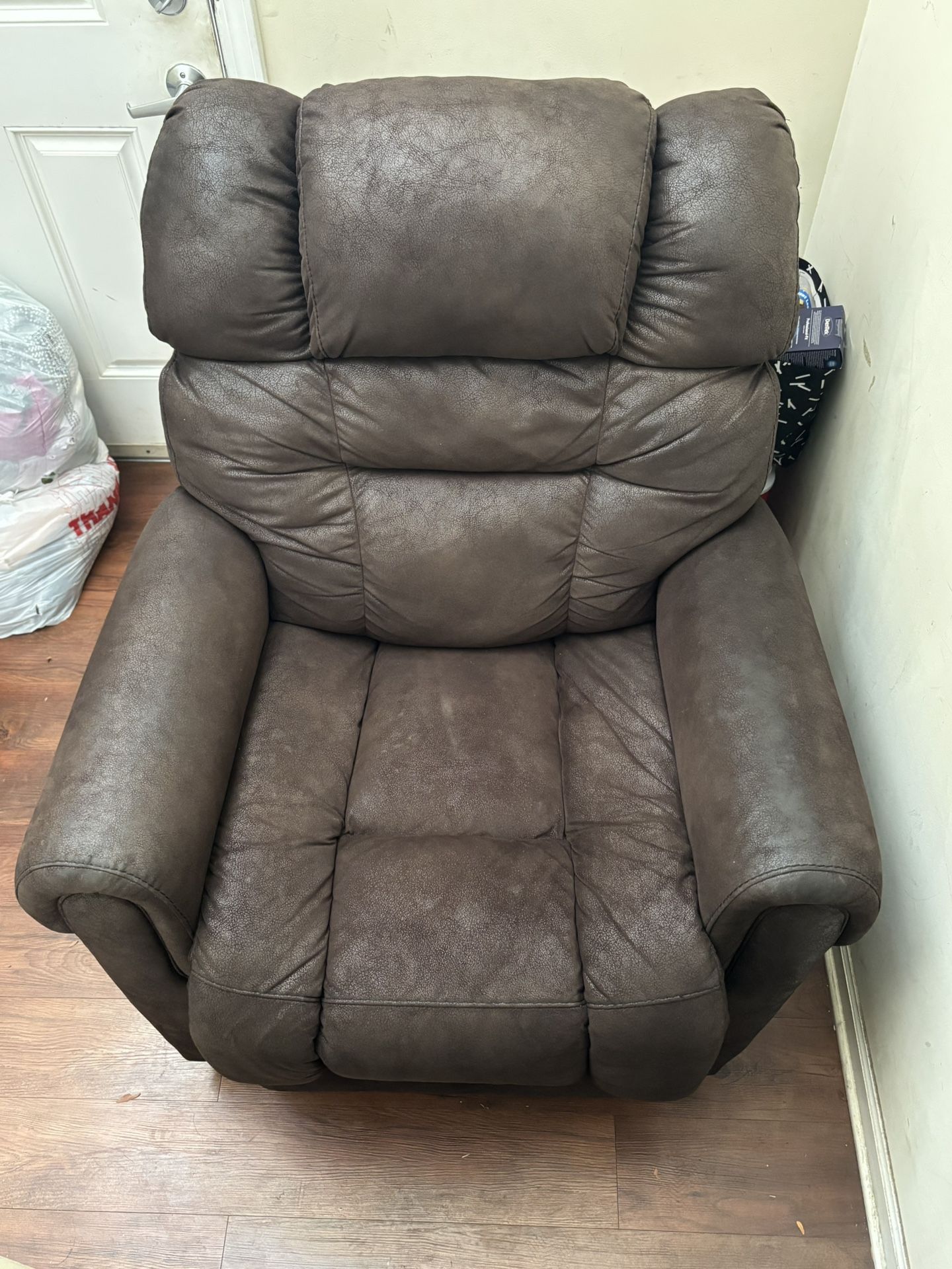 Microfiber Brown Recliner – Great Condition Selling my recliner chair, very comfortable and clean!