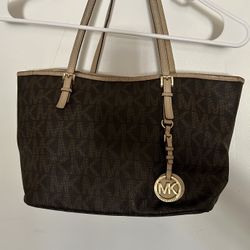 Micheal Kors Purse/handbag