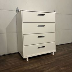 Large White 4-Drawer Dresser w/ Black Knobs