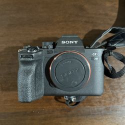 Sony A7 4
