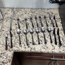 SILVERWARE SET OF 19 