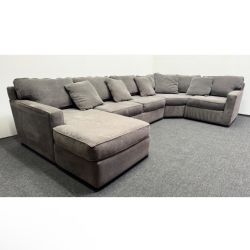 Macy’s Radley 4-Pc 🔘 Fabric Chaise Sectional Sofa with Wedge Piece - Excellent Condition **Clean af