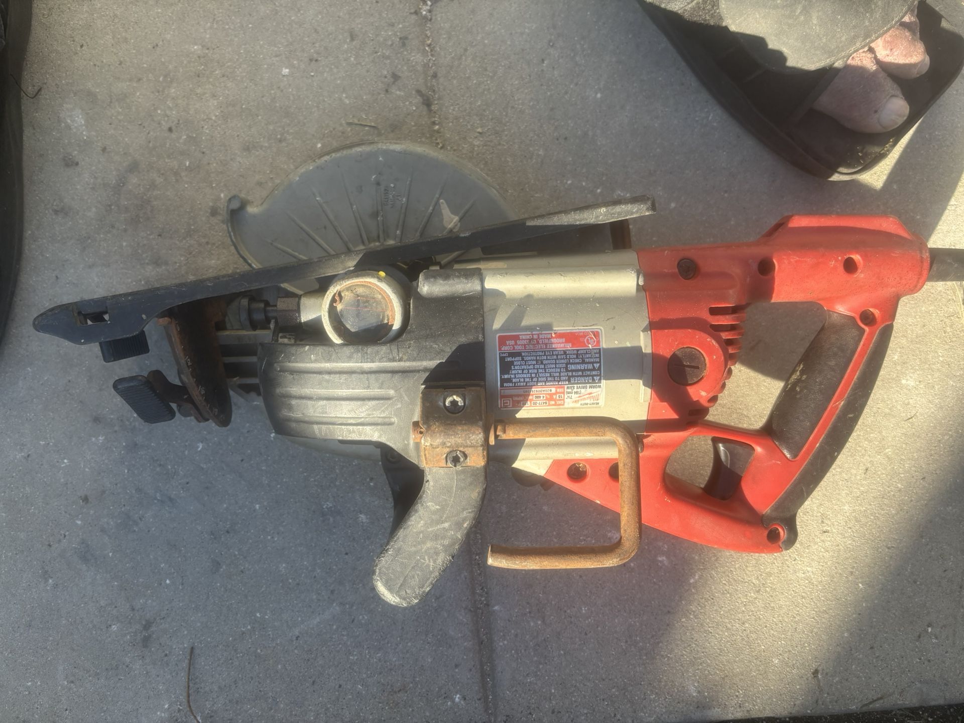 Milwaukee 7 1/4 inch worm drive saw