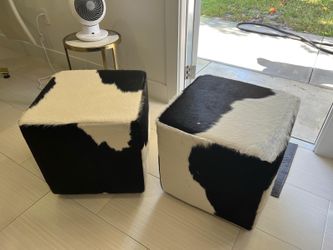 Par de Pufs Cúbicos de Piel de Vaca (Ottomans) - Estilo Moderno