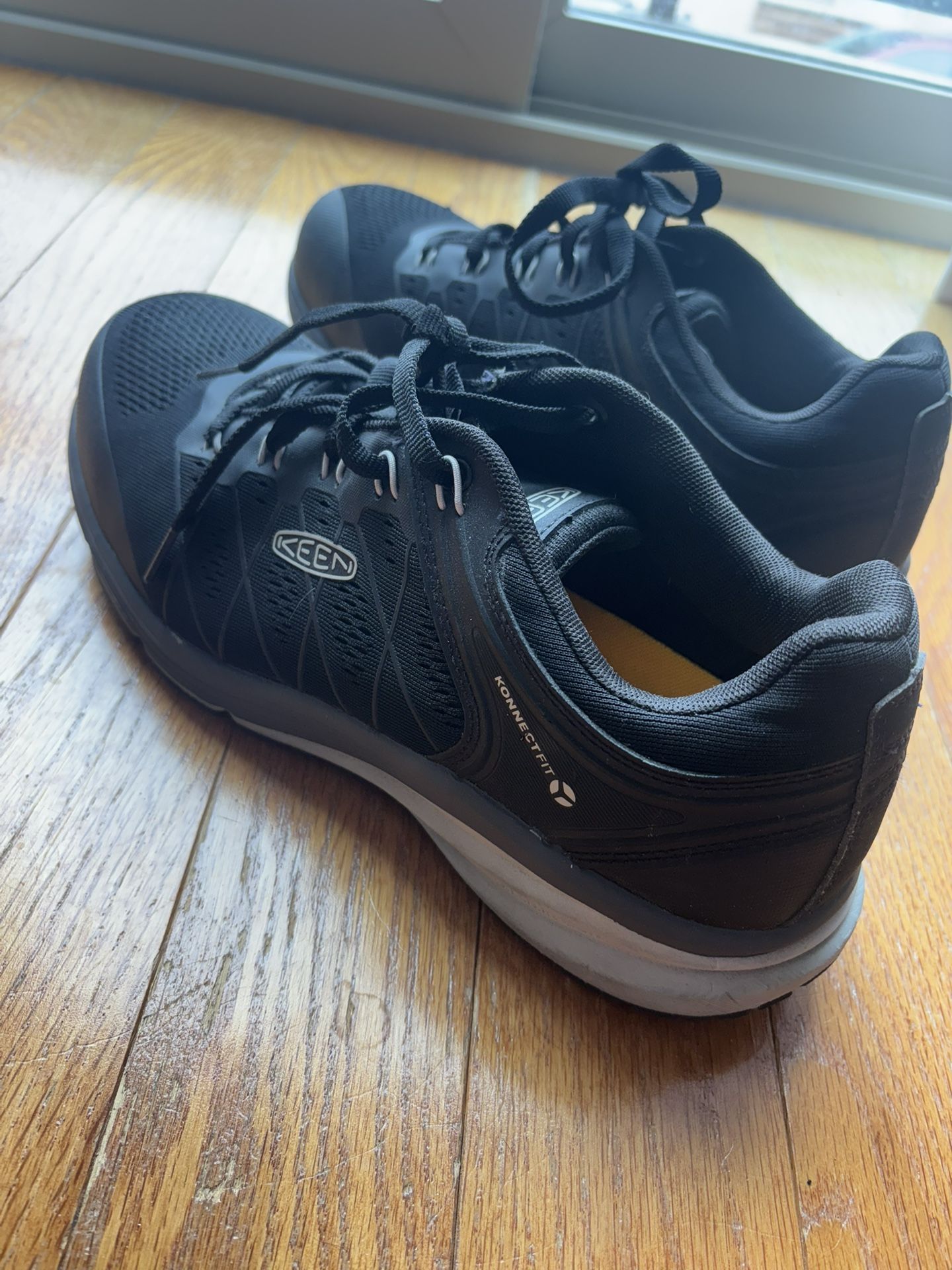 Keen Utility Men’s size 11D Vista Energy Low Height Sneakers Composite Toe Industrial Work Shoes