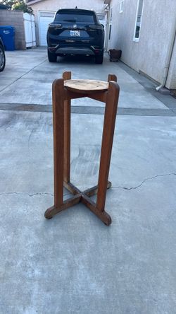 Water jug stand