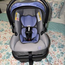 Baby Trend Infant Car Seat / Silla De Carro Para Bebé