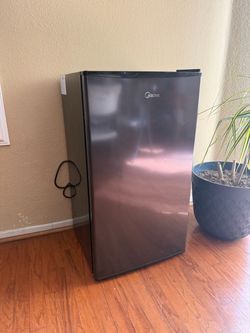 Midea Mini Fridge Compact Refrigerator
