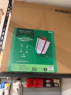 Holiday Living 5-Ft Pop-Up Twinkling Gift Box