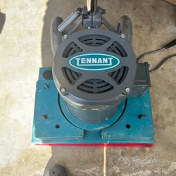 F14 orbital scrubbing floor machine