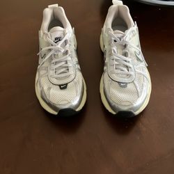 Men’s Nike V2K Run Shoes 