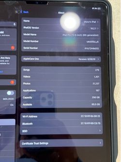 Apple iPad Pro 12.9” 6th Gen M2 256GB Wi-Fi + Apple Pencil 2 + Case