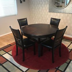 Beautiful 5 Piece Dinning Table set (Table with 4 Chairs)