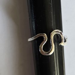 MODERN GEOMETRIC  STAINLESS STEEL FOREVER WEAR SILVER NEW SIZE 6 RING