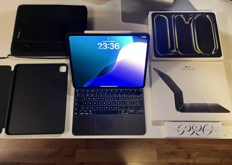 Apple iPad Pro - 13" - Cellular & Wi-Fi - Bundle