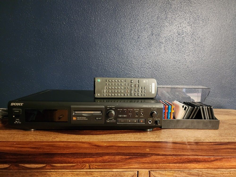 Sony Mini Disc PLAYER + Extras (AS-IS FOR PARTS REPAIR)