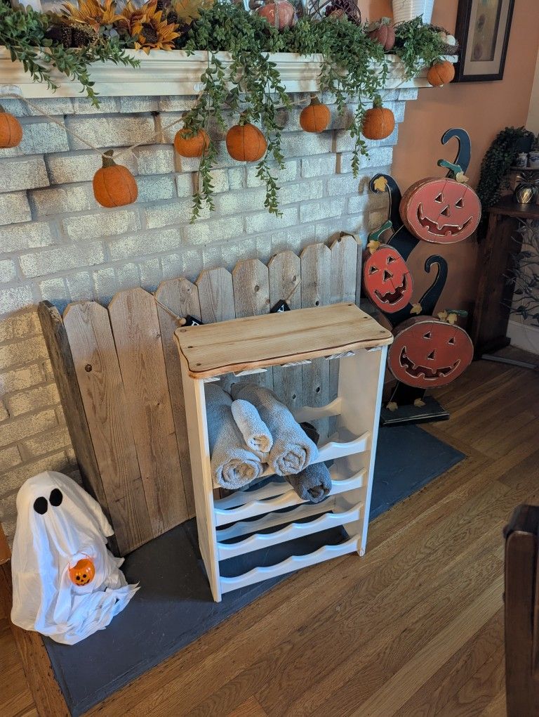 Small Shelf/Storage