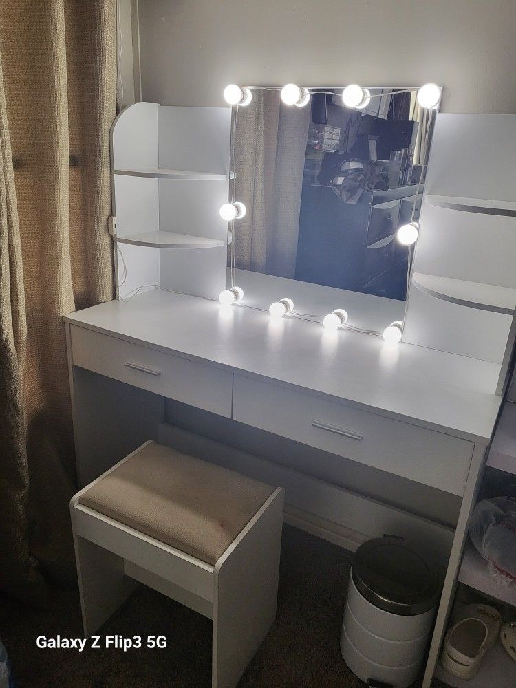 SMALL VANITY FOR GIRLS