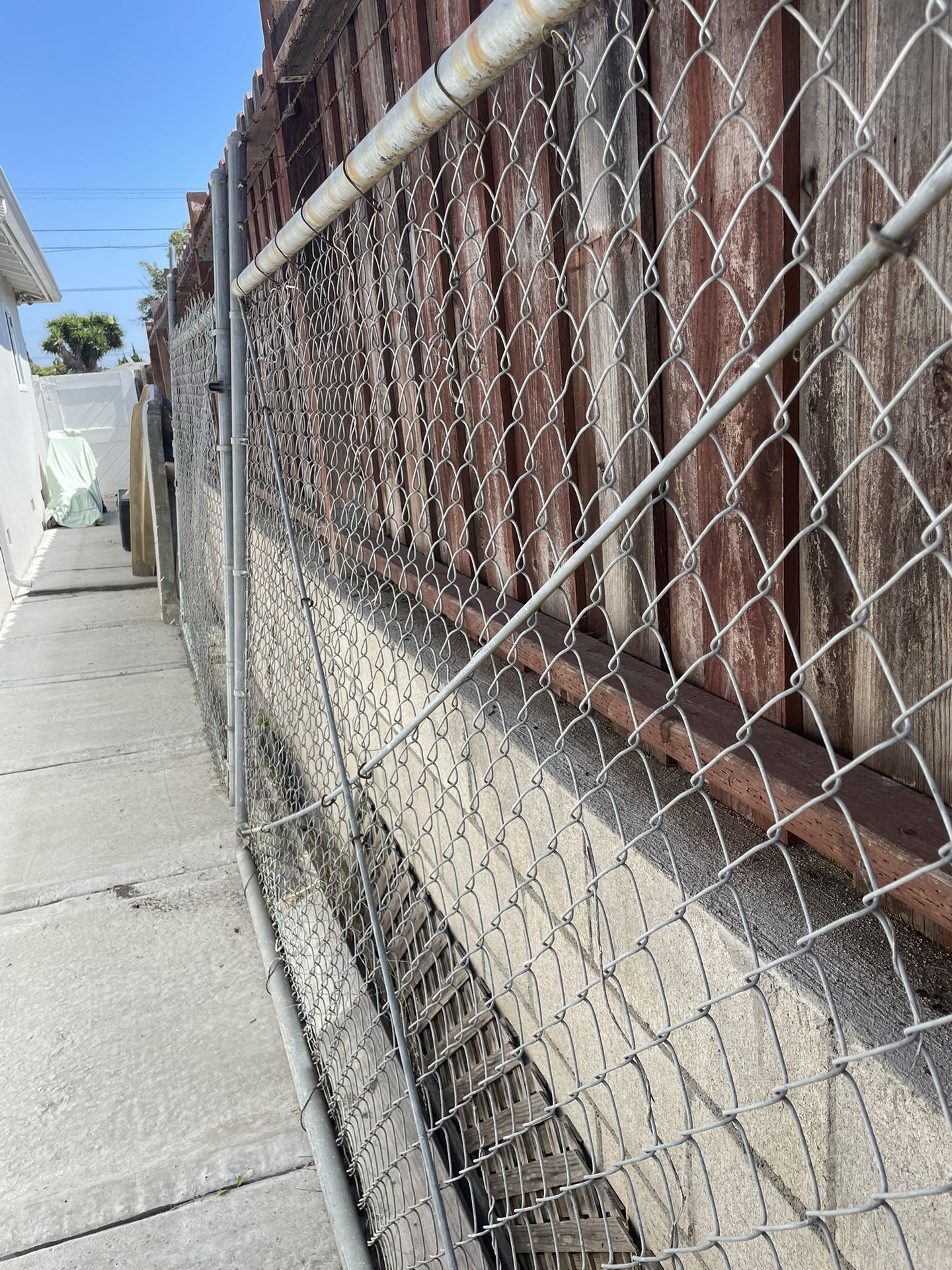 Commercial Chain Link Double Gate With Barbed Wire