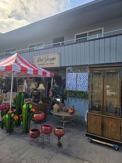 Big sale on vintage items, antiques, art, and more. Open today, Sunday, from 10 a.m. to 6:00 p.m.