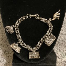 Vintage Silver Tone Charm Bracelet With Mt.Rushmore,S.D,dinosaur,buffalo,mountains,and Stable