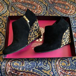 NIB Vince Camuto Black Suede & Leopard Print Booties