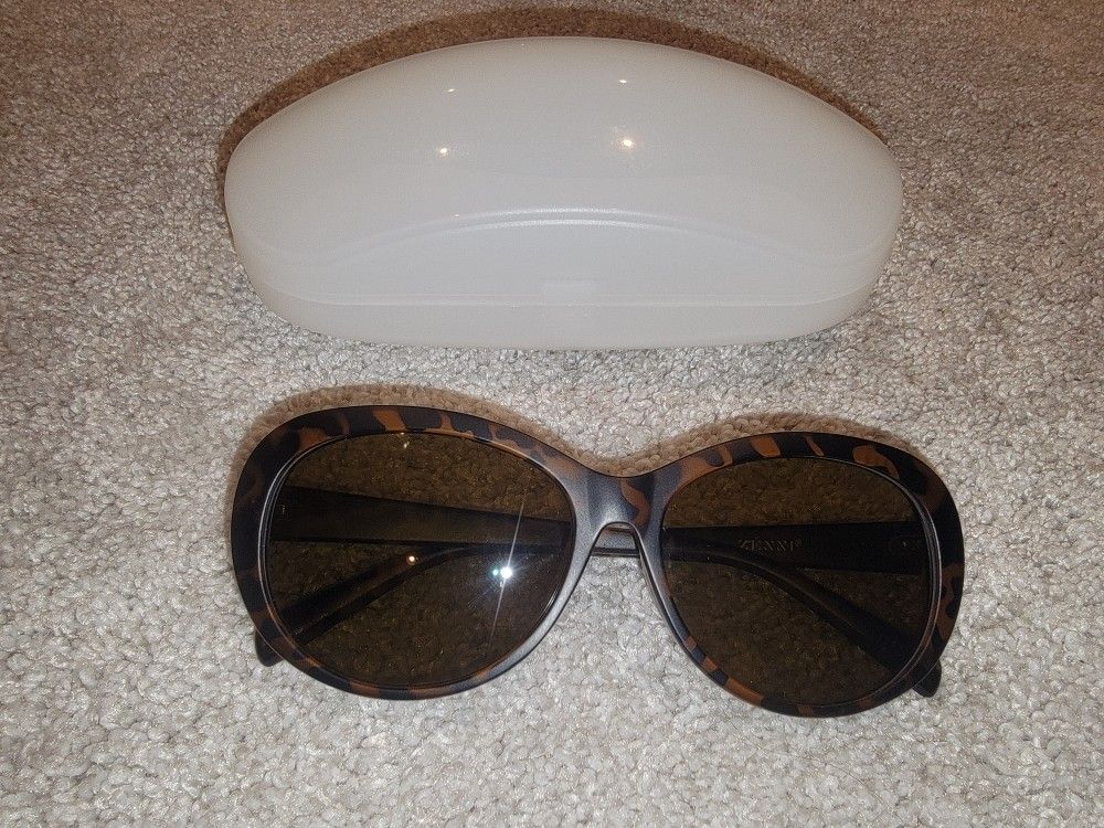 Women's Oval Tortiseshell Sunglasses & Case